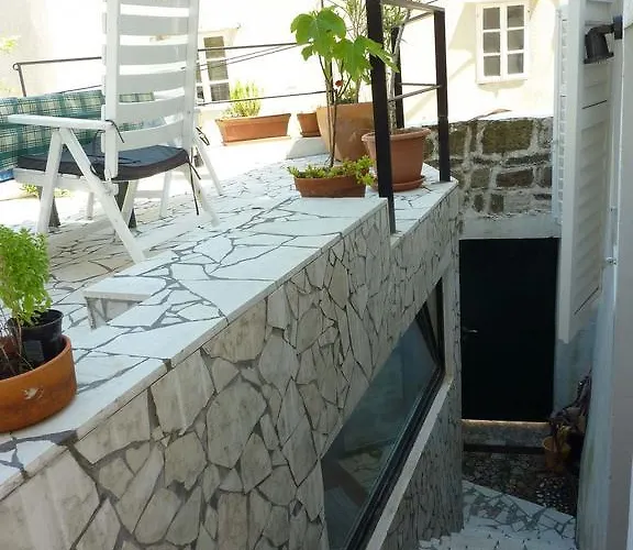 Old Town Design *